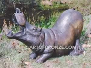 Hippo & Frog Outdoor heroic bronze African hippo statue for outdoor display