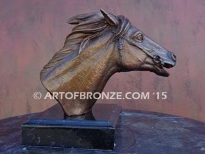 Magnificent Gift or trophy award sculpture bust of thoroughbred horse