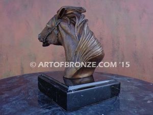 Magnificent Gift or trophy award sculpture bust of thoroughbred horse