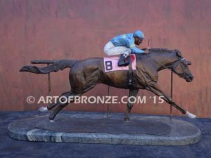 For the Roses sculpture of Breeders cup winner Spendthrift statue