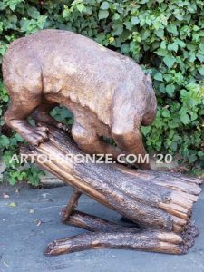 Eyes on You high-quality bronze cast outdoor bobcat statue for public display