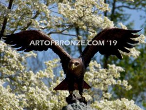 Vietnam War Memorial outdoor monumental statue of an eagle landing atop granite pillar