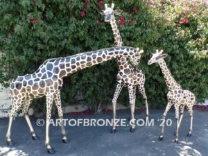 Giraffe lost wax high quality bronze cast outdoor standing giraffe family