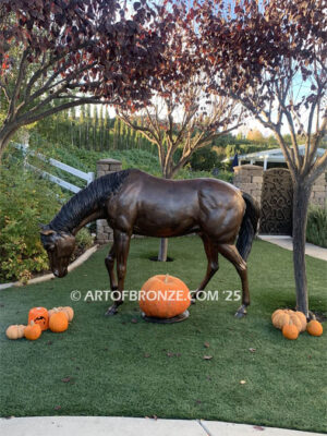 Thoroughbred life-size bronze statue of grazing horse for ranch or equestrian center