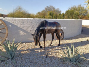 Thoroughbred life-size bronze statue of grazing horse for ranch or equestrian center