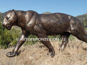 Mountain Guardian high-quality bronze cast outdoor monumental mountain lion sculpture for public display