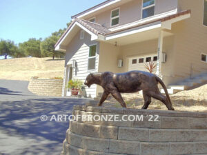 Mountain Guardian high-quality bronze cast outdoor monumental mountain lion sculpture for public display