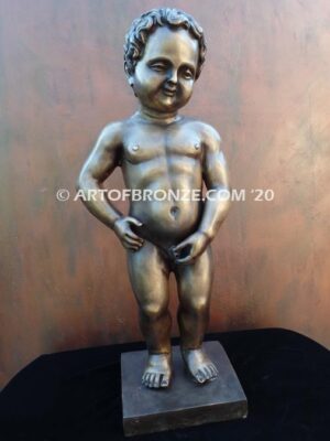 Manneken Pis 17th century bronze sculpture of naked little boy peeing into fountain