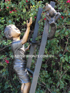 Team work bronze statue children climbing ladder to rescue cat for outdoor display