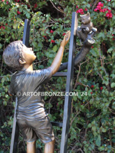 Team work bronze statue children climbing ladder to rescue cat for outdoor display